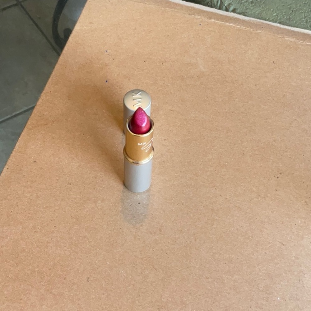 NWOB/T Mary Kay Signature Lipstick in Magenta
